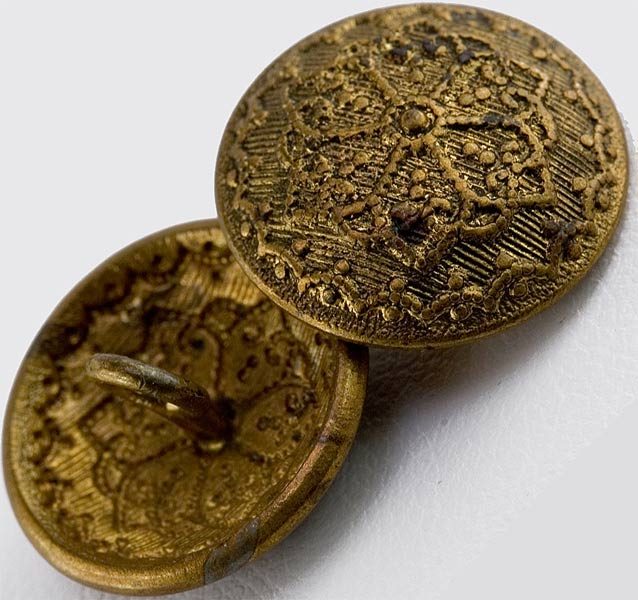 btvc240 Victorian gilded embossed brass buttons 5/8 inches pkg of 2