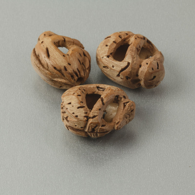 b7-wo215 Carved wood monkey beads. 20mm. Pkg. of 1.